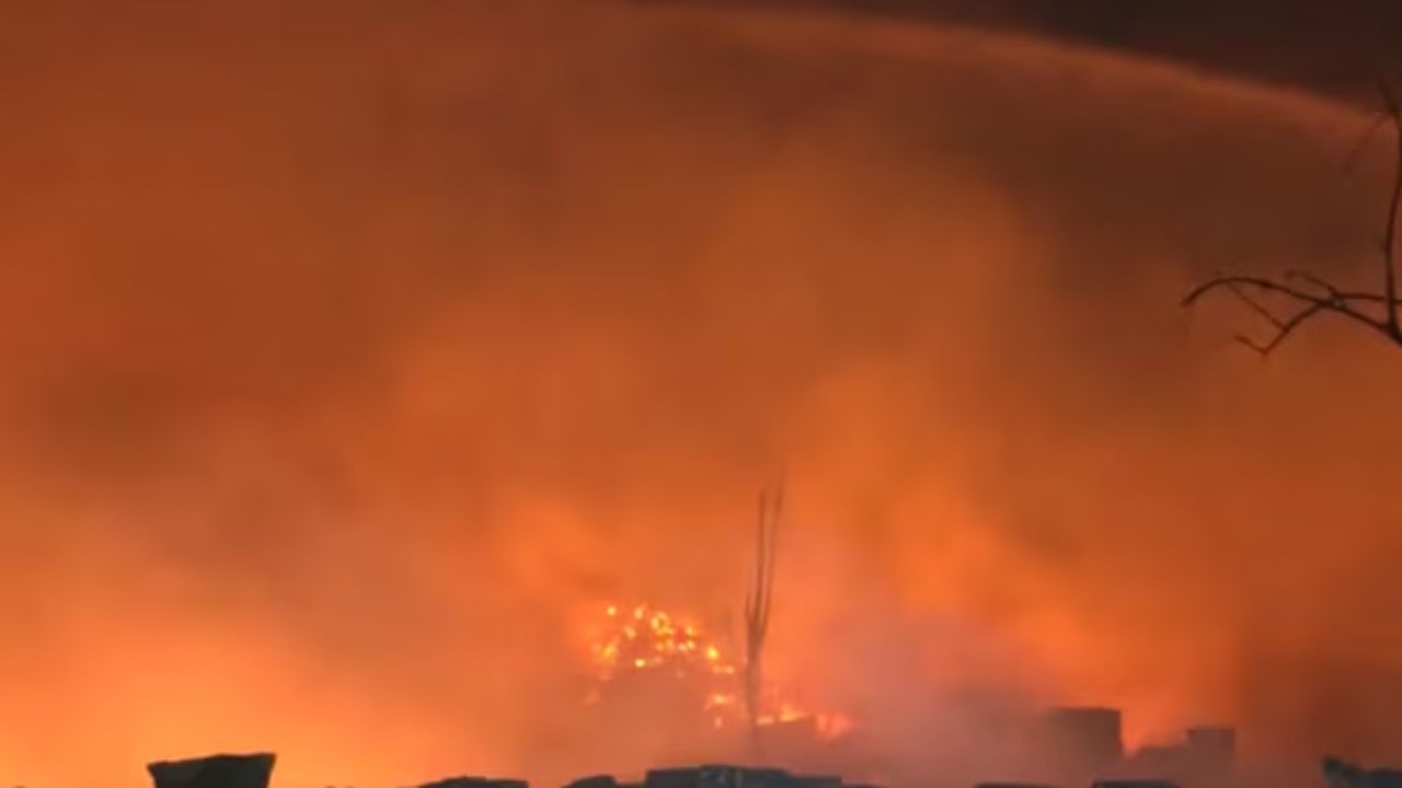 Massive Fire Near Rithala Metro Station in Rohini, Hundreds of Slums Gutted
