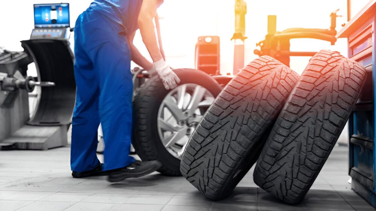 Airless Tyres vs Tubeless Tyres: Which is the better choice for Indian roads?