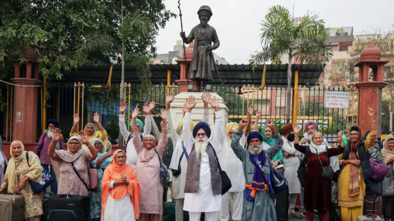 ‘You’re Not Sikh’: 14 Indian Hindus denied entry by Pakistan on Guru Nanak Jayanti