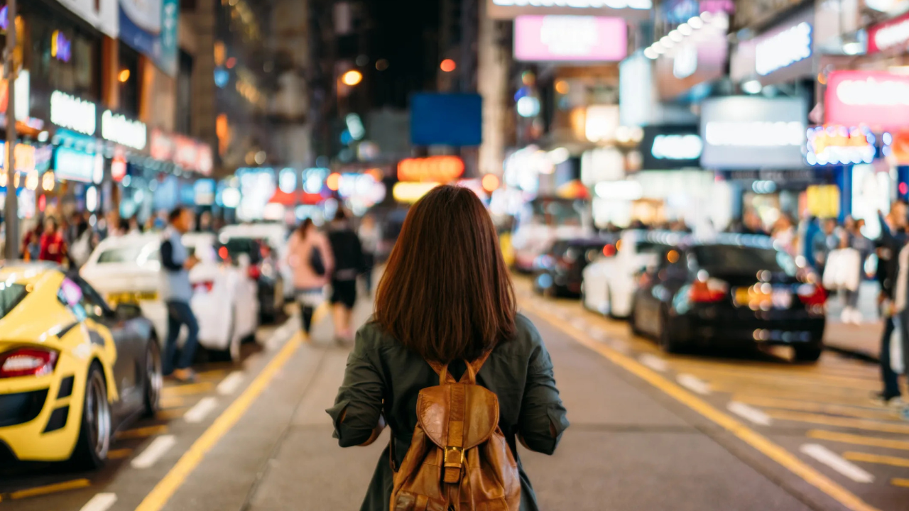 7 safety tips every woman should know when traveling at night