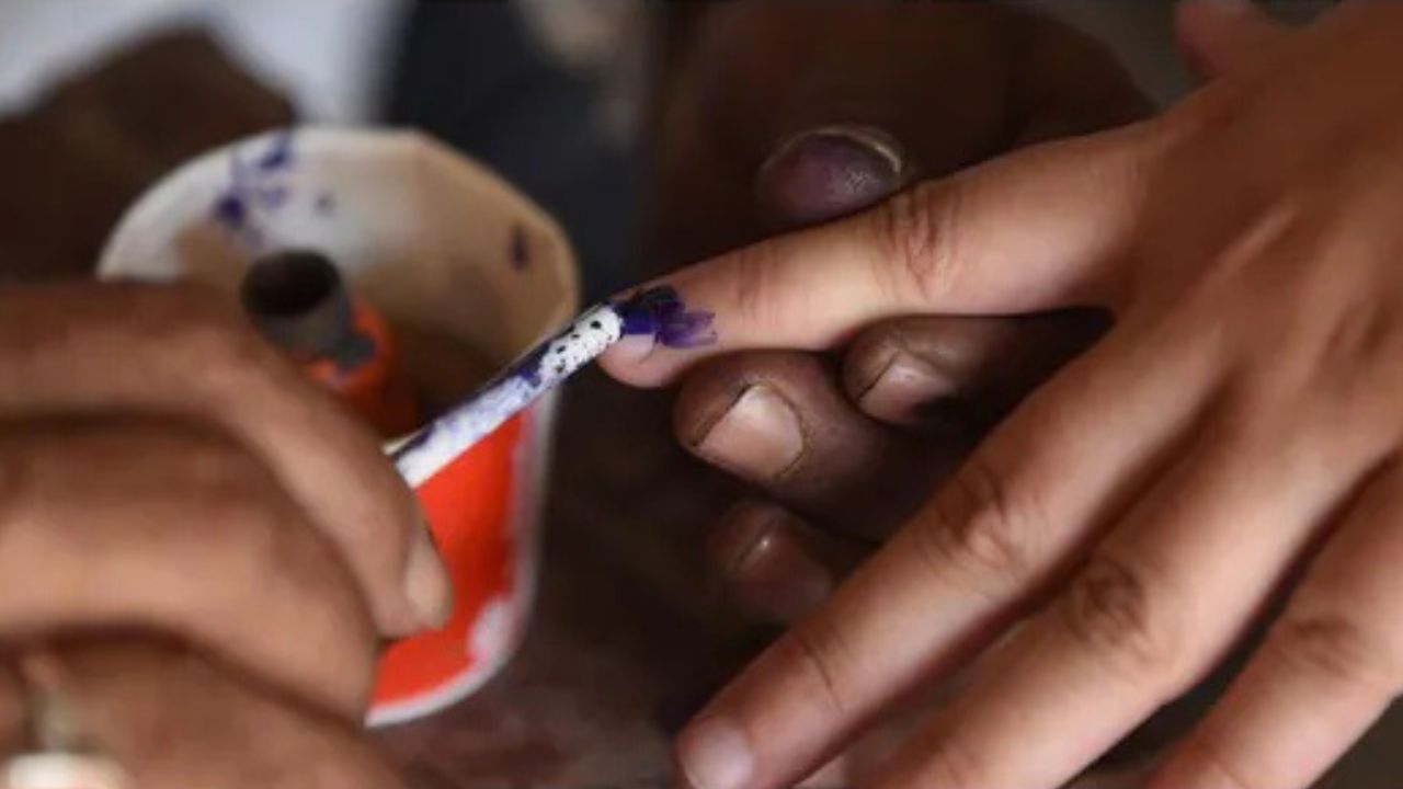 Thackeray targets ECI; Says youth turning 18 after 1 July not getting chance to vote