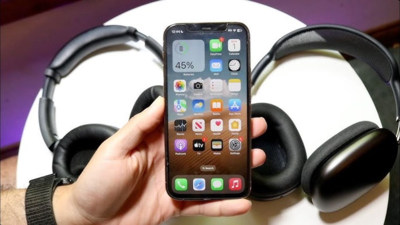 Did You Know? You can connect 2 headphones to one phone; Here’s how