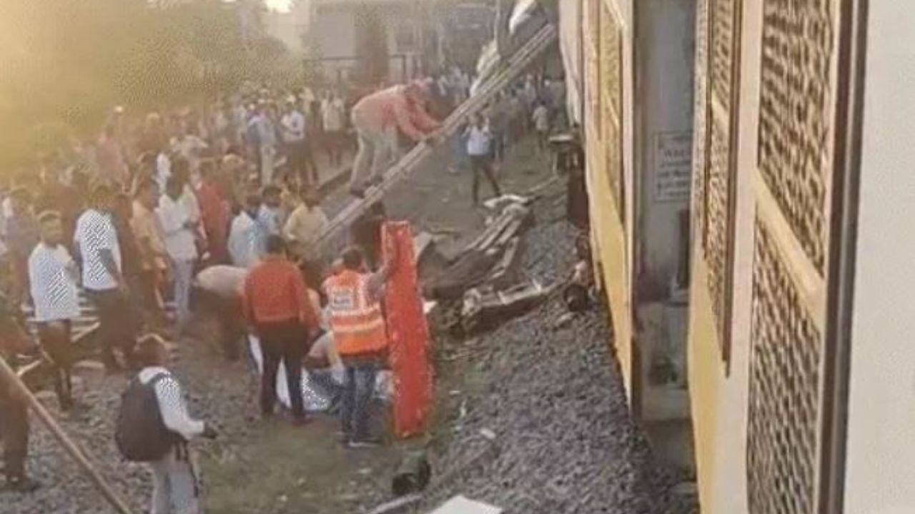 Chhattisgarh: Collision between passenger and goods trains in Bilaspur; Several feared dead