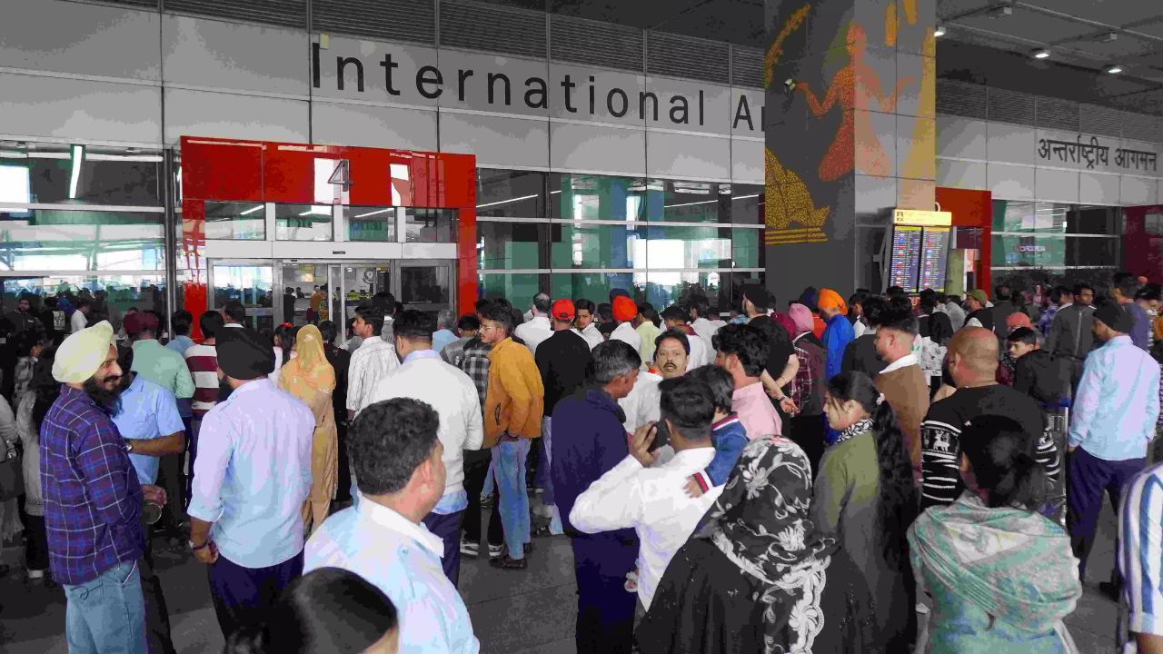 Delhi Airport System Crash: What happened and what is ATC?