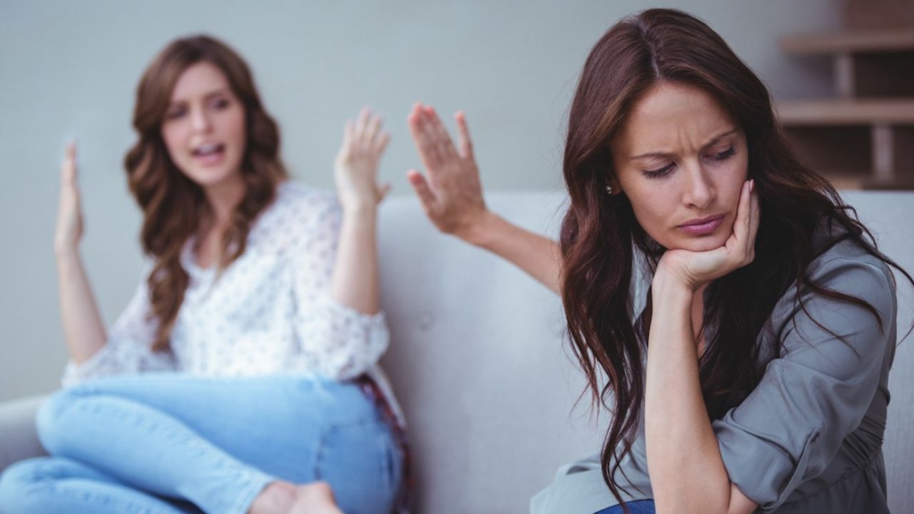 Narcissists always try to prove themselves right; Identify them with these 6 signs