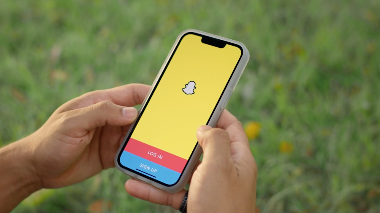 Snap and Perplexity unveil US$400 million deal to embed AI‑search in Snapchat by 2026