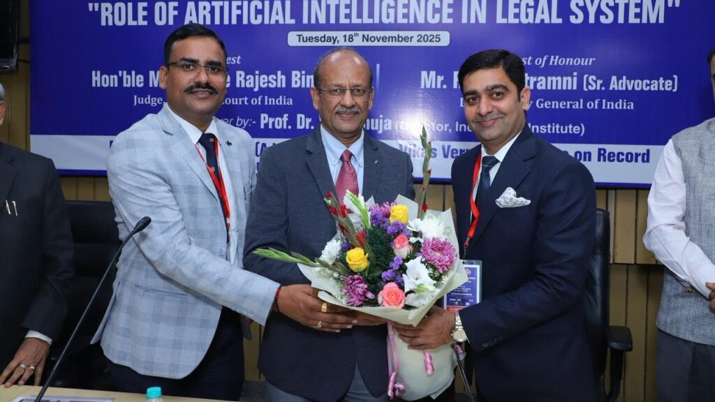 Hon’ble Justice Rajesh Bindal receiving a ceremonial flower bouquet 