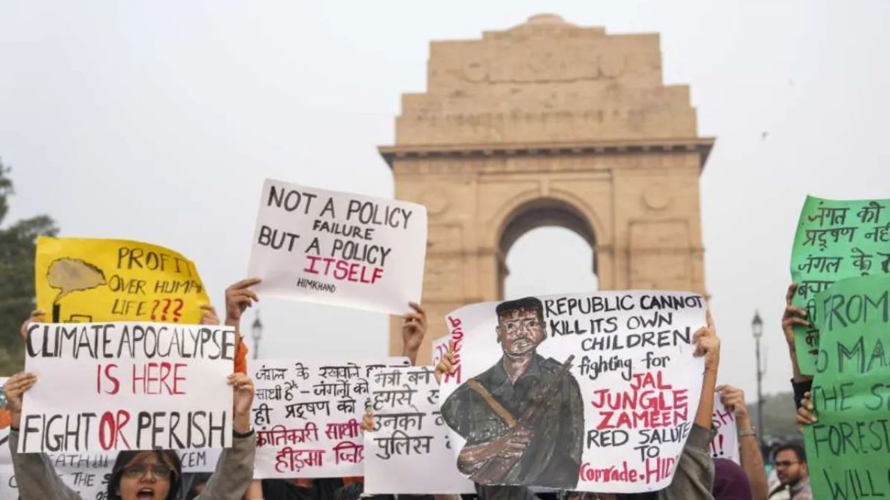 Delhi protest at India Gate turns violent; Slogans for Naxal Hidma, several detained