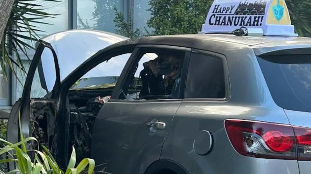 Australia: Jewish community targeted again; Car firebombed ahead of Christmas