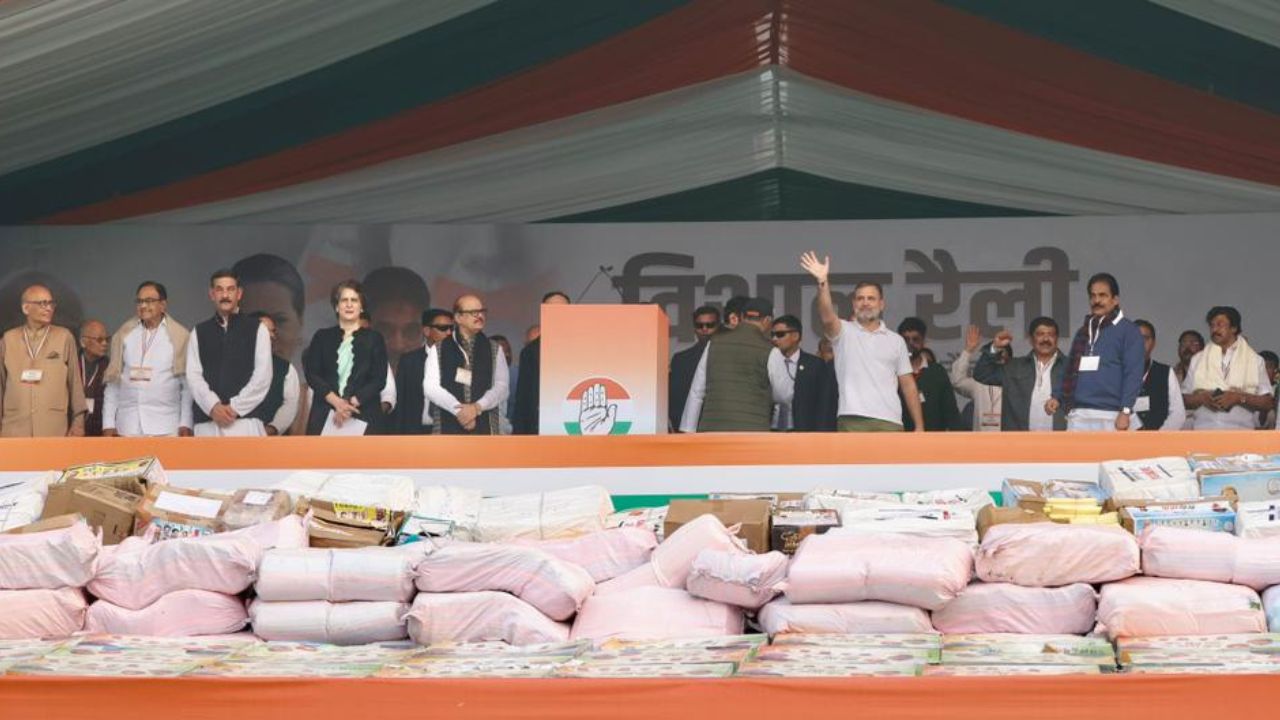 Top Congress Dignitaries attend Maha Rally at Ramlila Maidan Top Congress Dignitaries attend Maha Rally at Ramlila Maidan