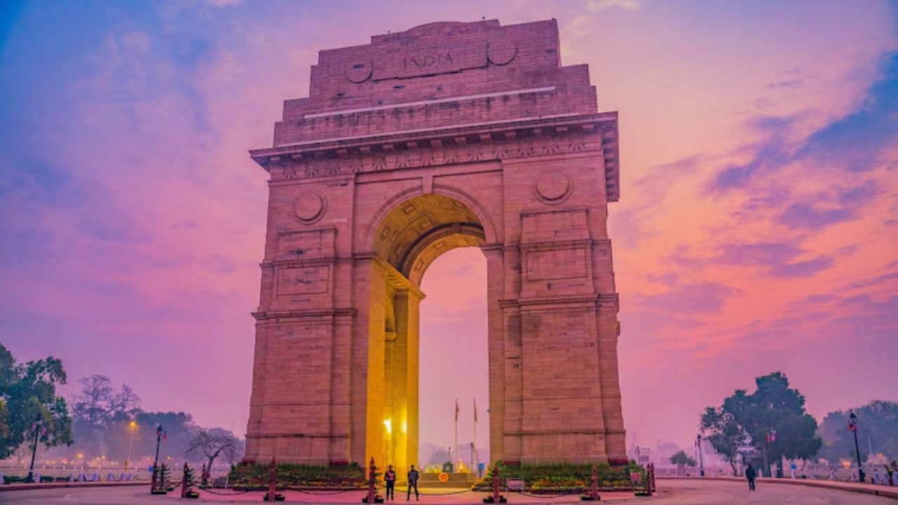 IndiGo Flight Cancellations Hit Delhi’s Economy Hard: Markets, Tourism and Trade Suffer Massive Losses