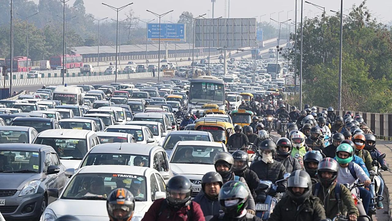 Traffic Advisory: Multiple roads closed, diversions announced across New Delhi amid VIP movement