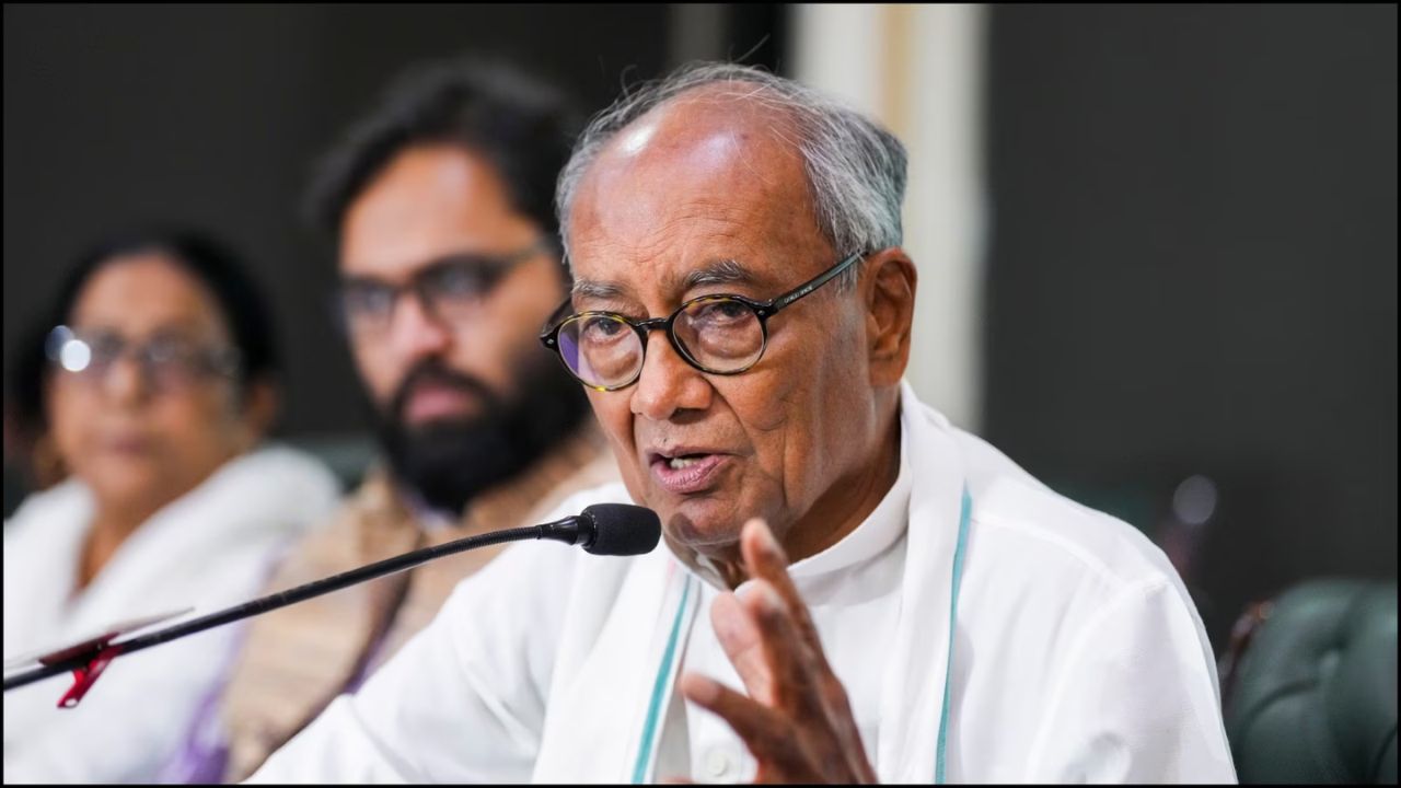 Congress Leader Digvijay Singh praises BJP-RSS; Shares PM Modi’s old photo