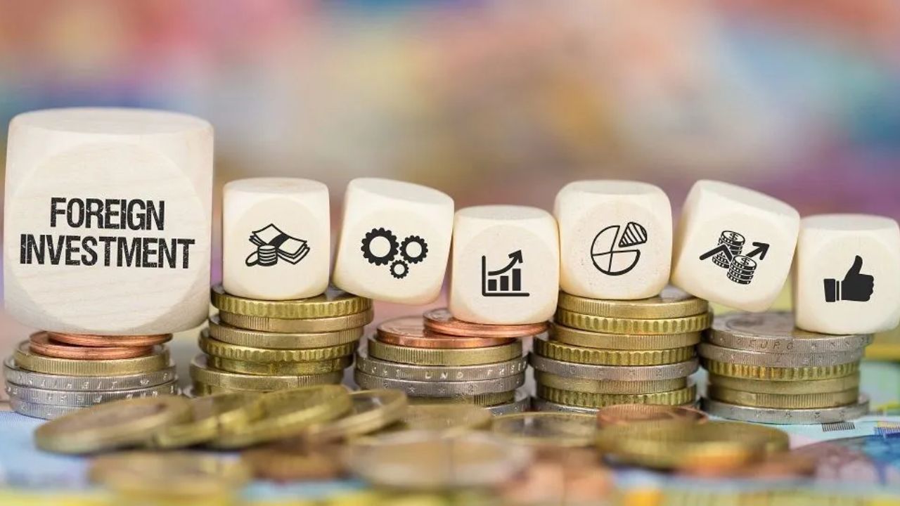 Foreign Investors Pull Out ₹12,000 Crore in First Week of December, Domestic Buyers Keep Markets Steady