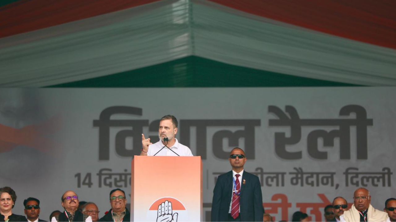At Ramlila Maidan, Rahul Gandhi launched a strong attack on the RSS and BJP during the protest At Ramlila Maidan, Rahul Gandhi launched a strong attack on the RSS and BJP during the protest