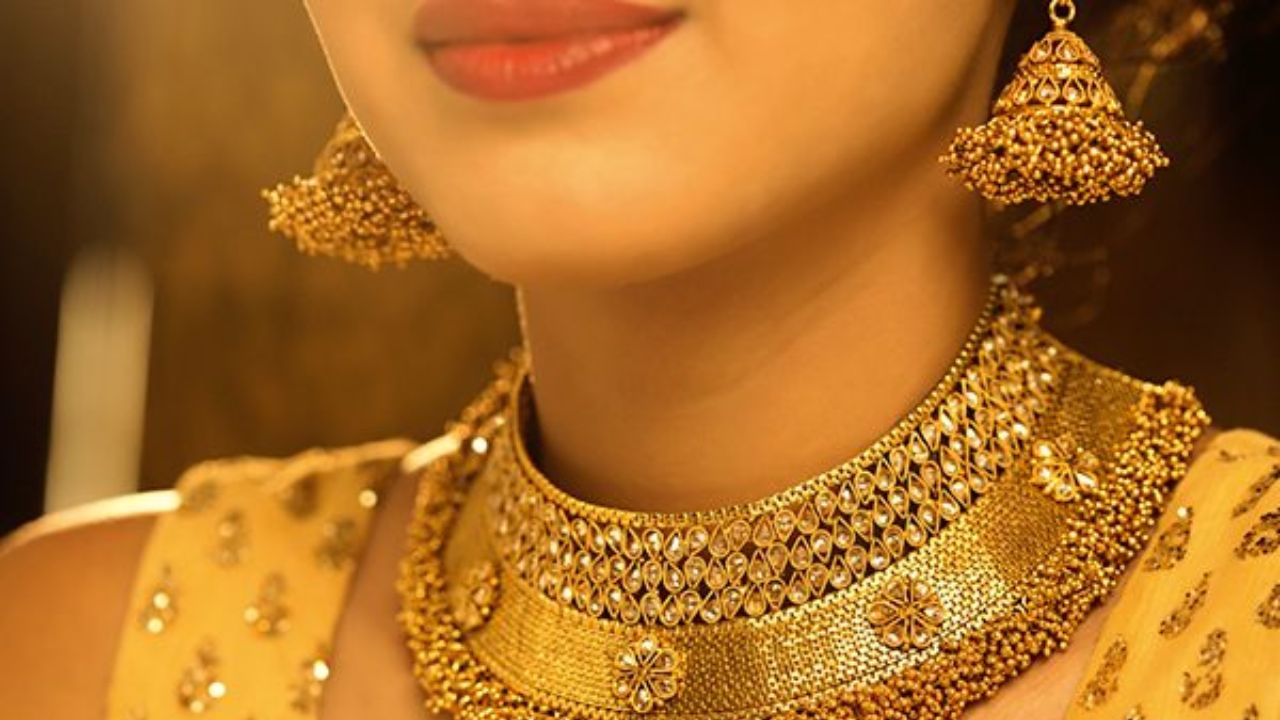 Gold prices jump Rs 7,040 in a week, Silver soars amid strong demand; Check rates here