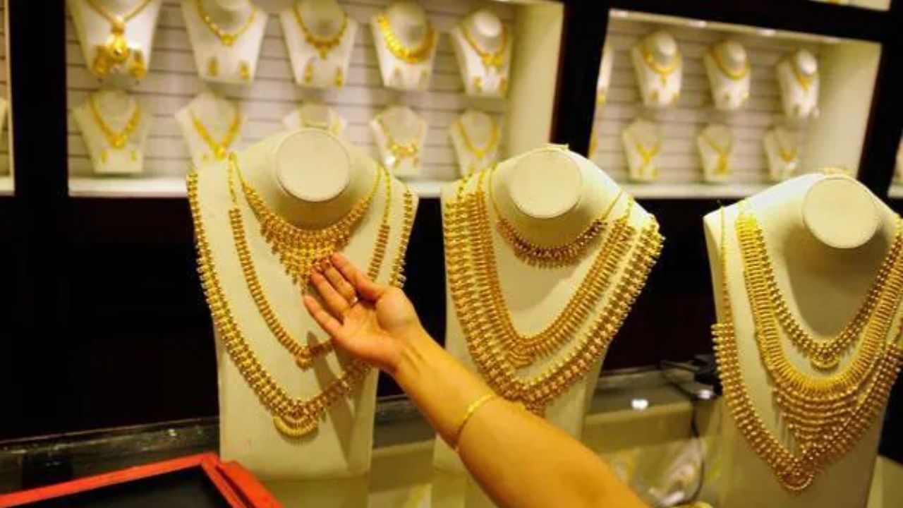 Gold prices climb again, Silver shines for second straight day across India