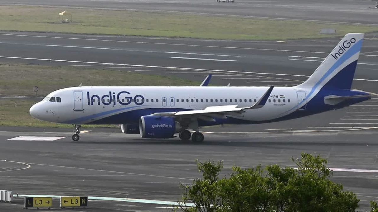 IndiGo faces major crisis; Cancels 100+ flights across 8 airports