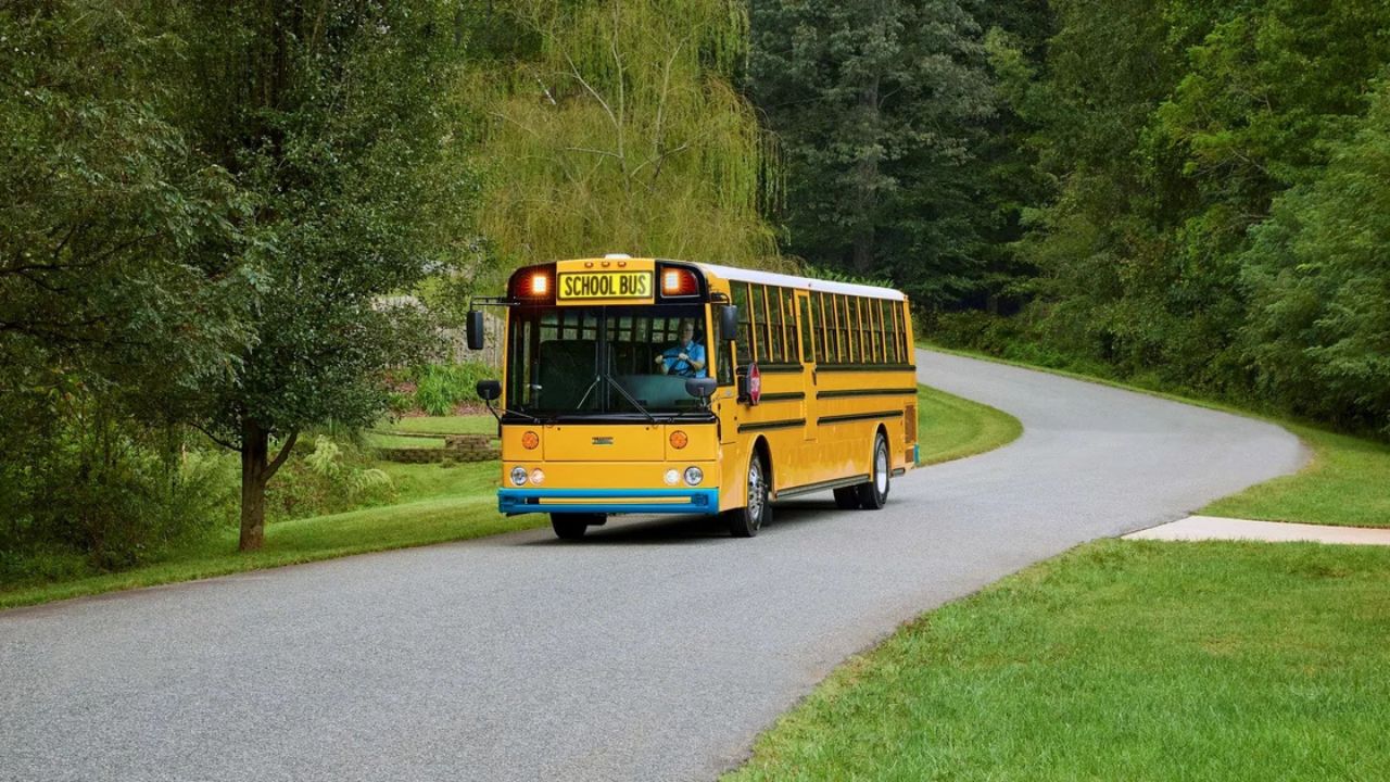 School picnic turns tragic as bus falls from bridge in Madhya Pradesh, 28 students injured