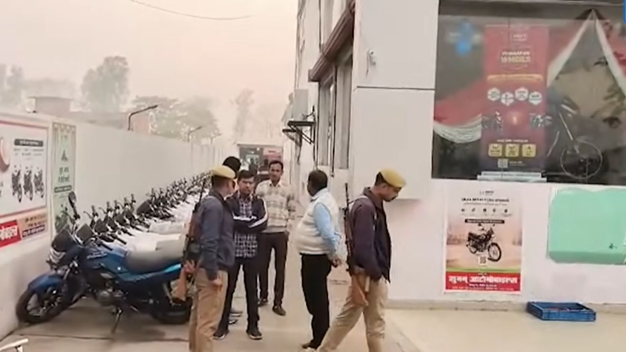 Major income tax raid at Shubham Hero Motorcycle Agency on Gorakhpur road; Watch video