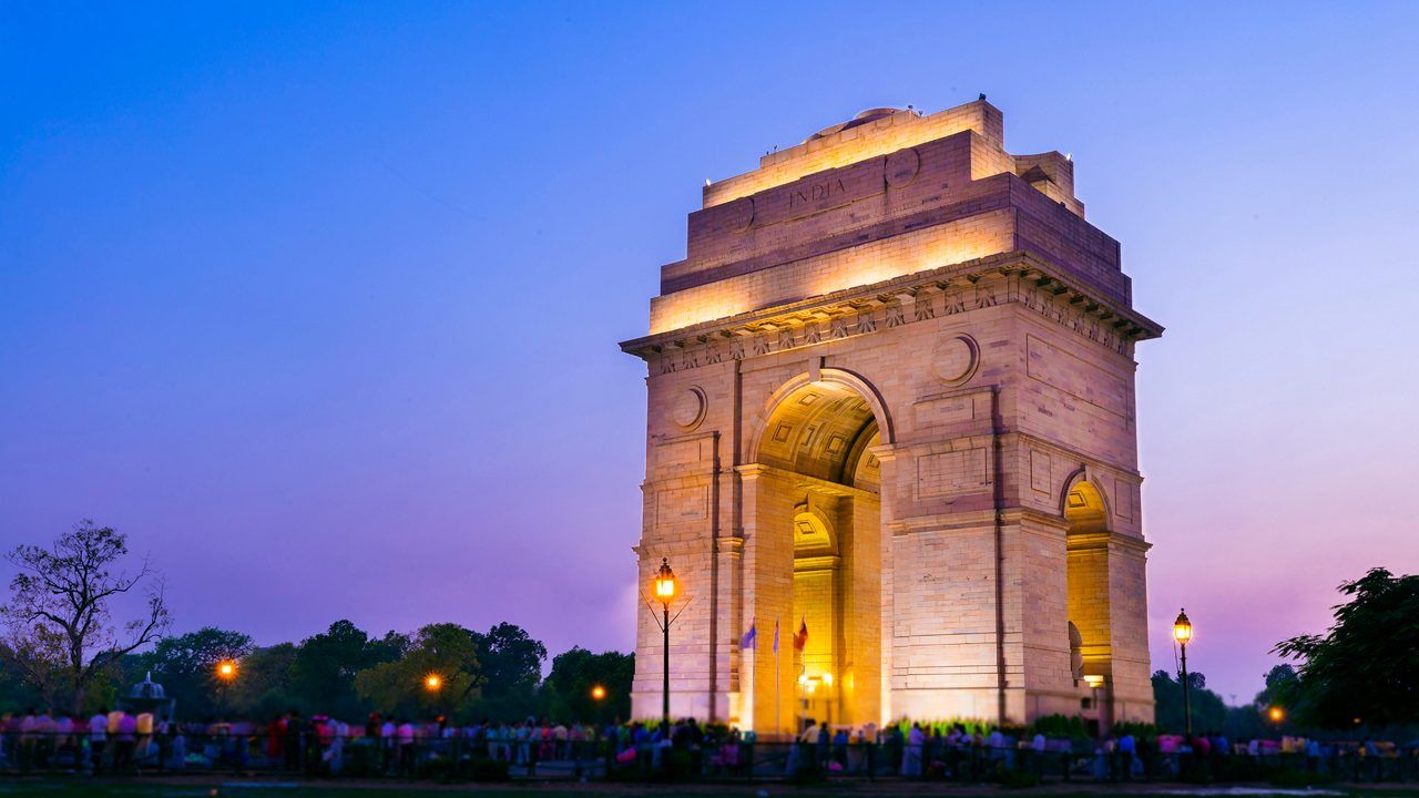 India Gate: India Gate is both a war memorial and a public gathering haven. Surrounded by lush lawns and the Kartavya Path, it is the perfect spot for evening walks, photos, and soaking in Delhi’s patriotic ambience.