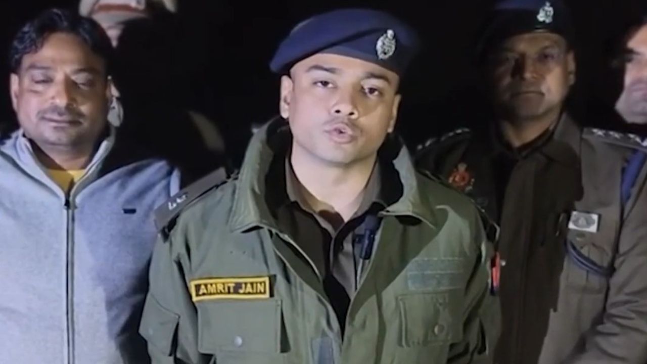 Aligarh Encounter: Police arrest 2 criminals, recover cash and jewelry linked to recent robberies; Watch video