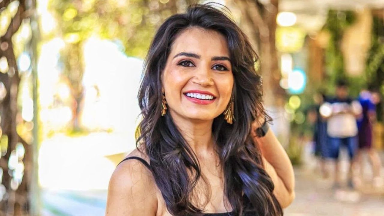 This TMKOC actress holds 75 Kg in plank at 40, smashes asia record