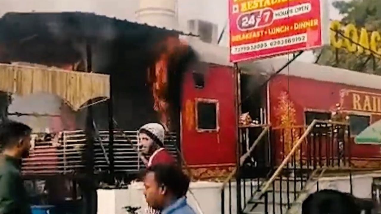 Video: Fire breaks out at Raebareli’s Bachhrawan railway station coach restaurant; no major injuries