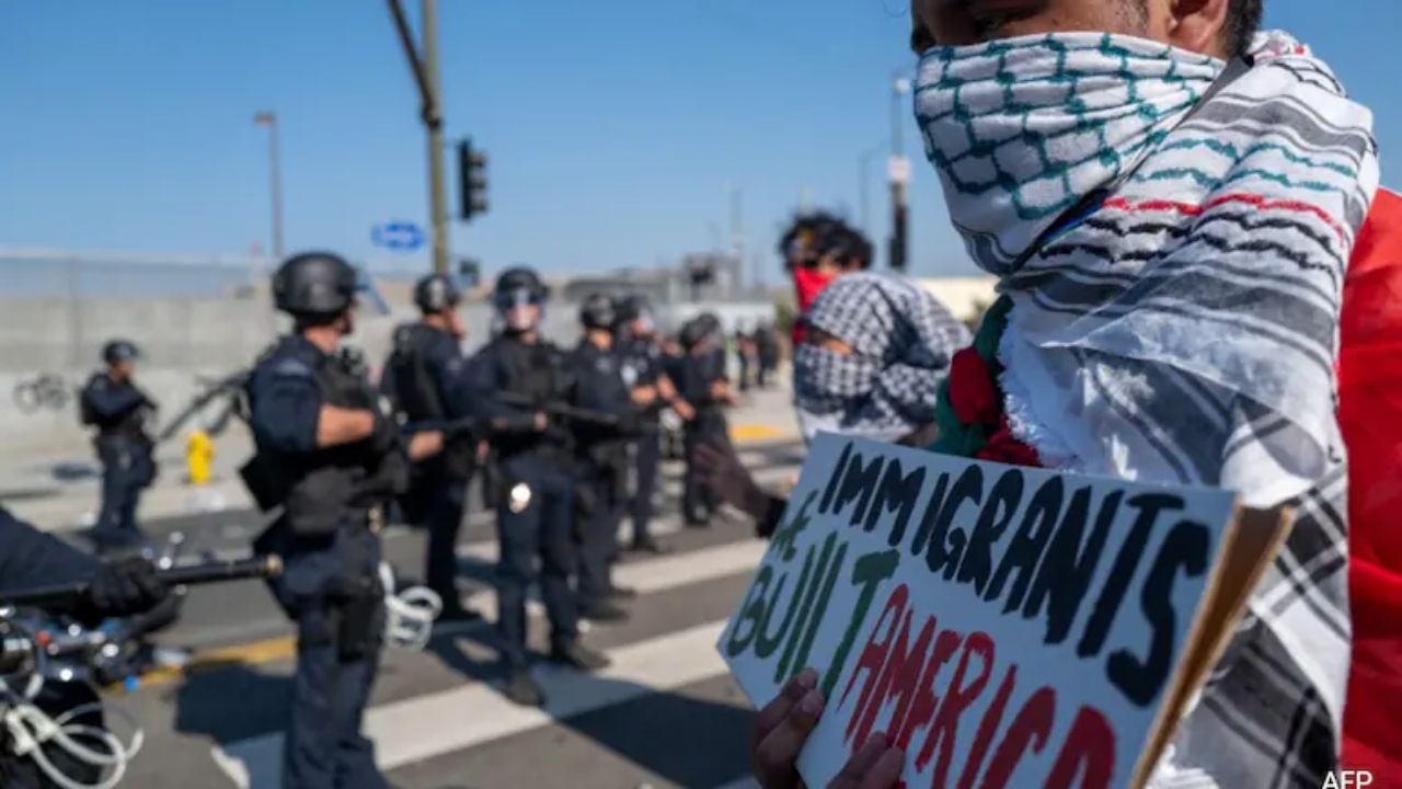 Chicago students track immigration raids with live maps; Details here