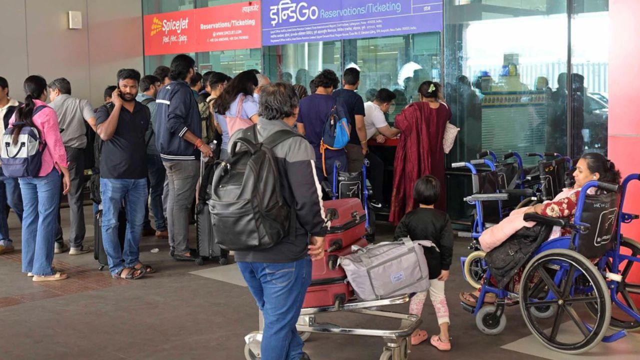 IndiGo Crisis Worsens: Over 260 flights cancelled across Delhi and Bengaluru; Full details inside