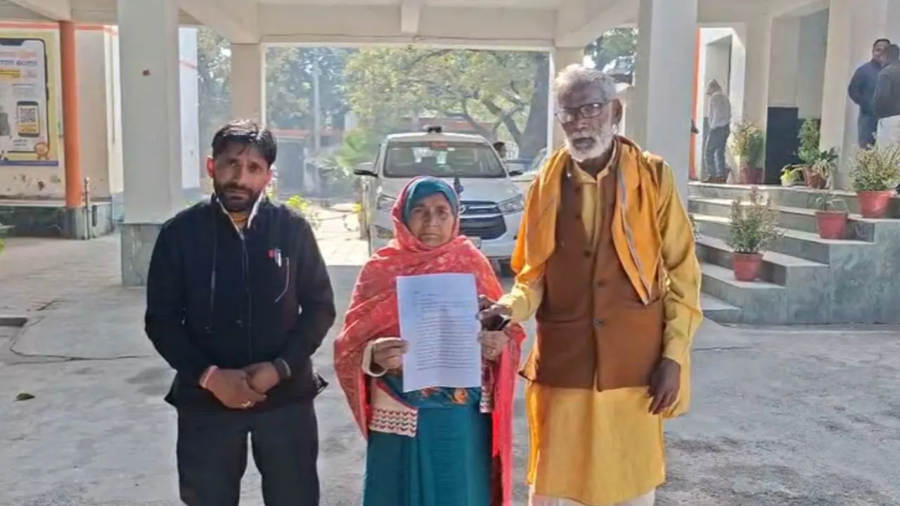 Mainpuri: Family frustrated by illegal land grab files complaint with DM; Watch video
