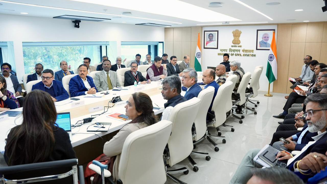 Civil Aviation Minister Reviews Winter Fog Preparedness for Safe and Smooth Flight Operations