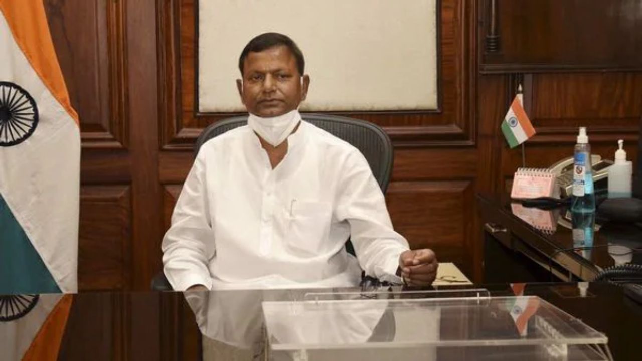 Pankaj Chaudhary Files Nomination to Become UP BJP President with Strong Leadership Backing