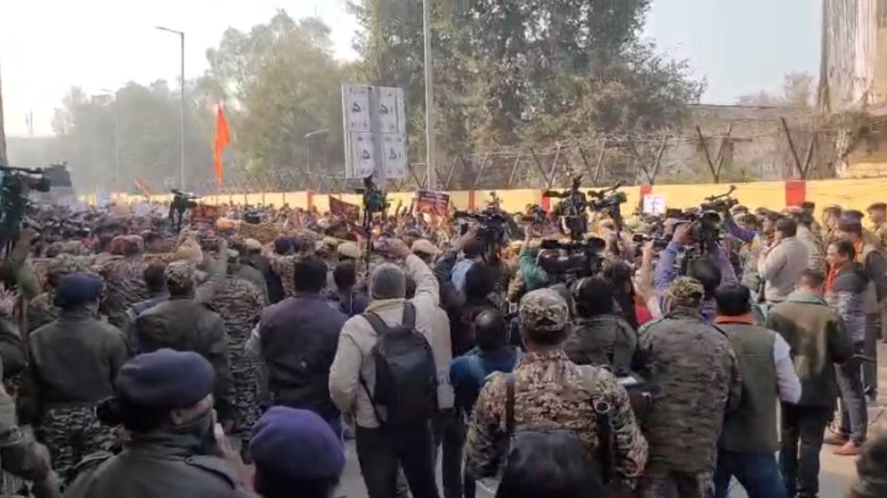 Watch Video: Massive protest in Delhi against Bangladesh; Clashes erupt between police and protesters