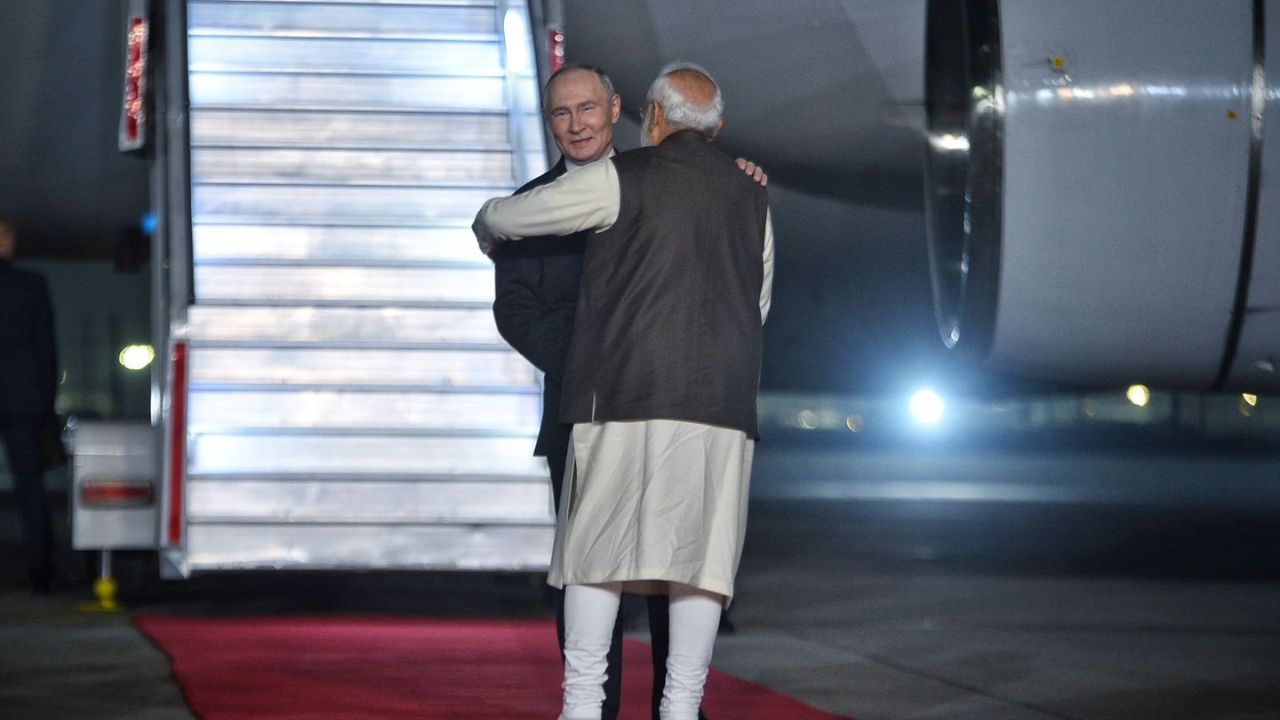 Prime Minister Narendra Modi welcomed Russian President Vladimir Putin at the tarmac of Air Force Station Palam on December 4, 2025, greeting him with a warm handshake and hug.
