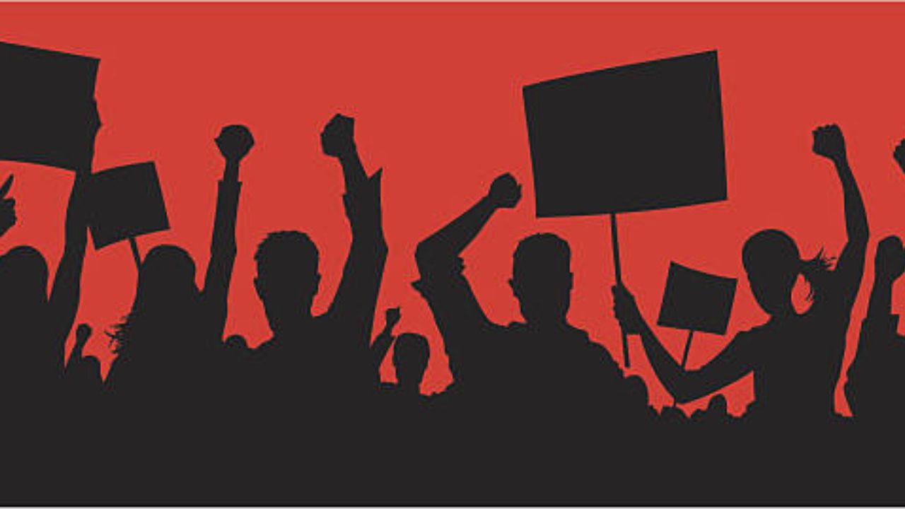 Raebareli youth stages protest; Accuses officials of 20 years of negligence; Watch video