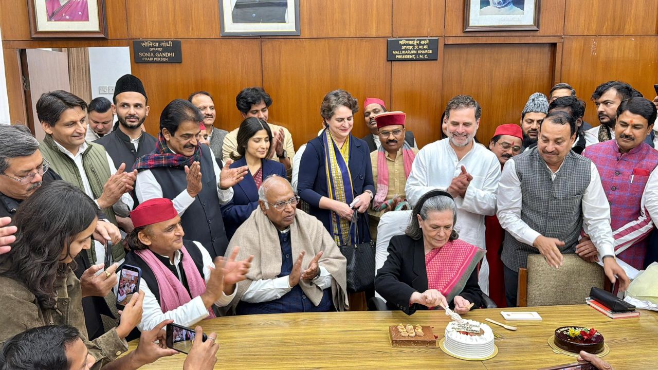 Sonia Gandhi’s Birthday Celebrated in Parliament; Akhilesh, Dimple, Rahul and Priyanka Join the Occasion