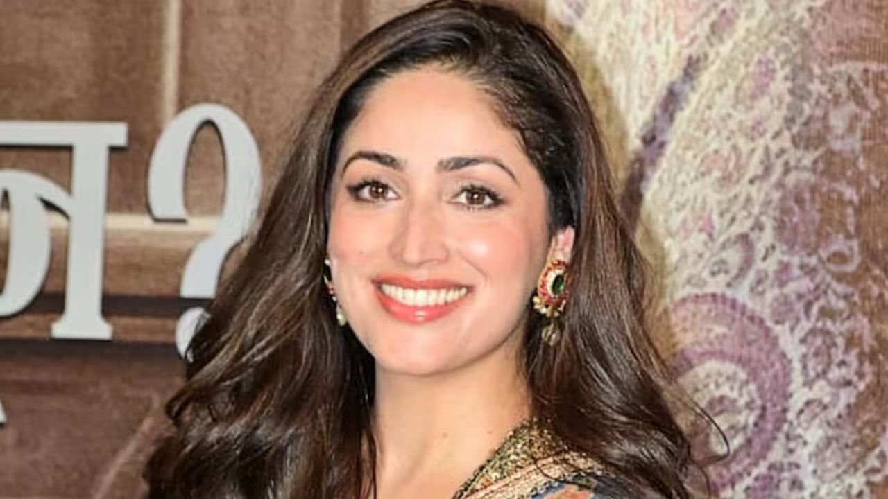 Yami Gautam slams paid hype campaigns targeting ‘Dhurandhar’, Hrithik Roshan backs her