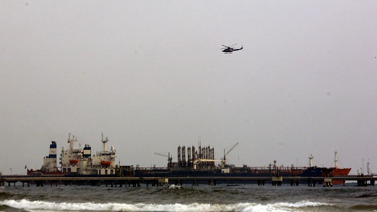 US Seizes Venezuelan Oil Tanker, Escalating Tensions in South America