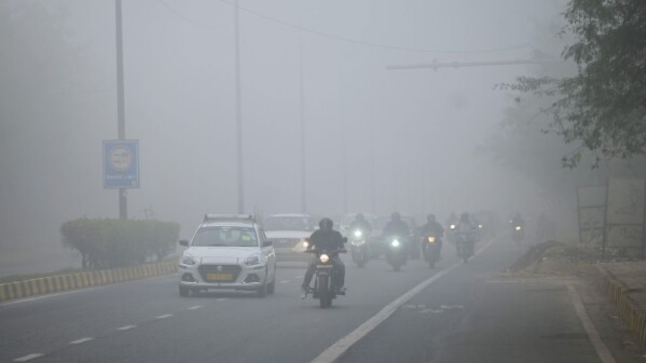 Weather Update: Will Delhi continue to see dense fog as air pollution worsens? Check IMD forecast