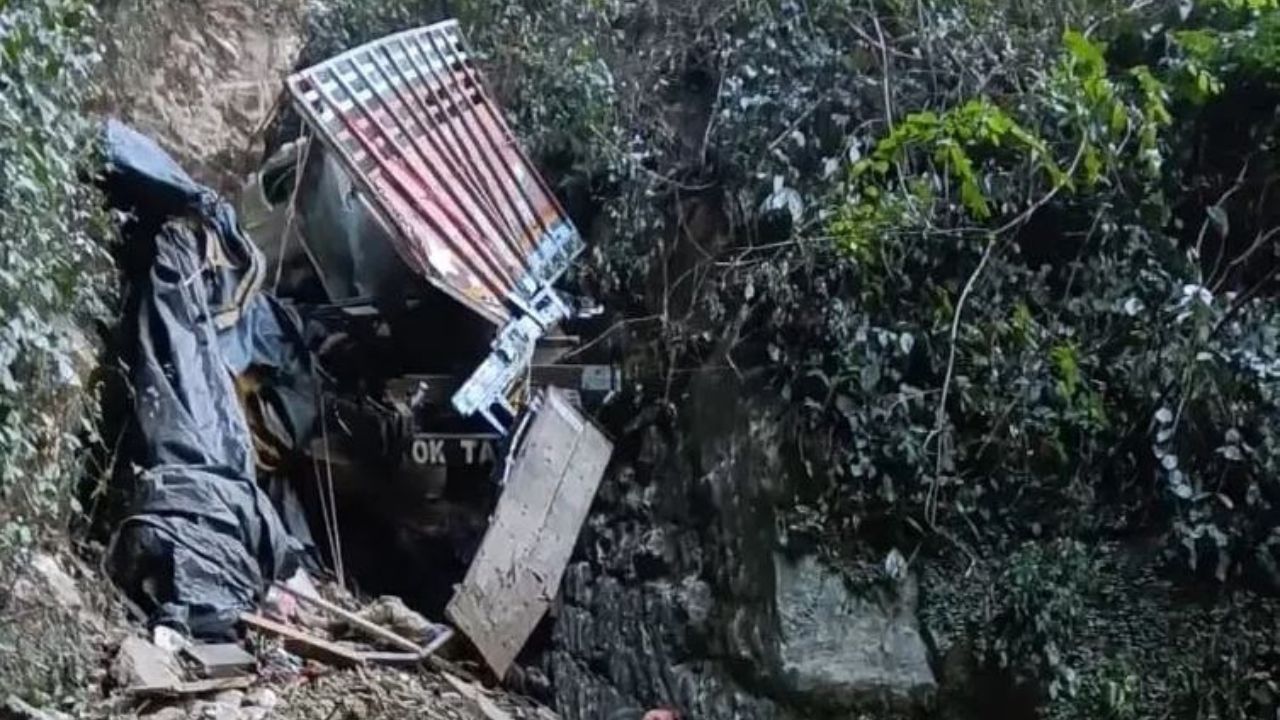 Arunachal Pradesh: 18 dead after truck carrying labourers plunges into ravine; Details here