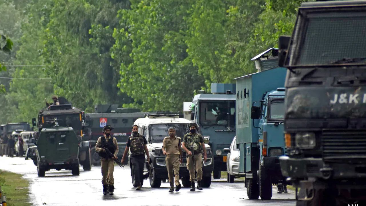 Tension in J&K: Policeman killed, one terrorist injured in gunfight in Udhampur; Details inside