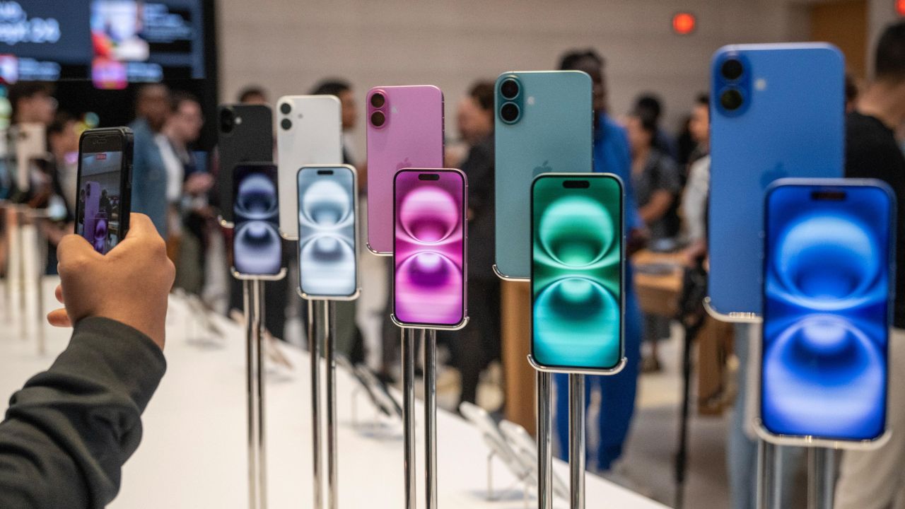 A foldable iPhone, seven models and a new launch plan; What is Apple up to?