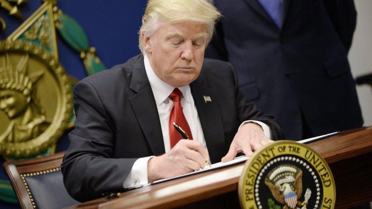 Trump signs order to restrict entry of foreign nationals from Syria and 6 other nations; Full list here