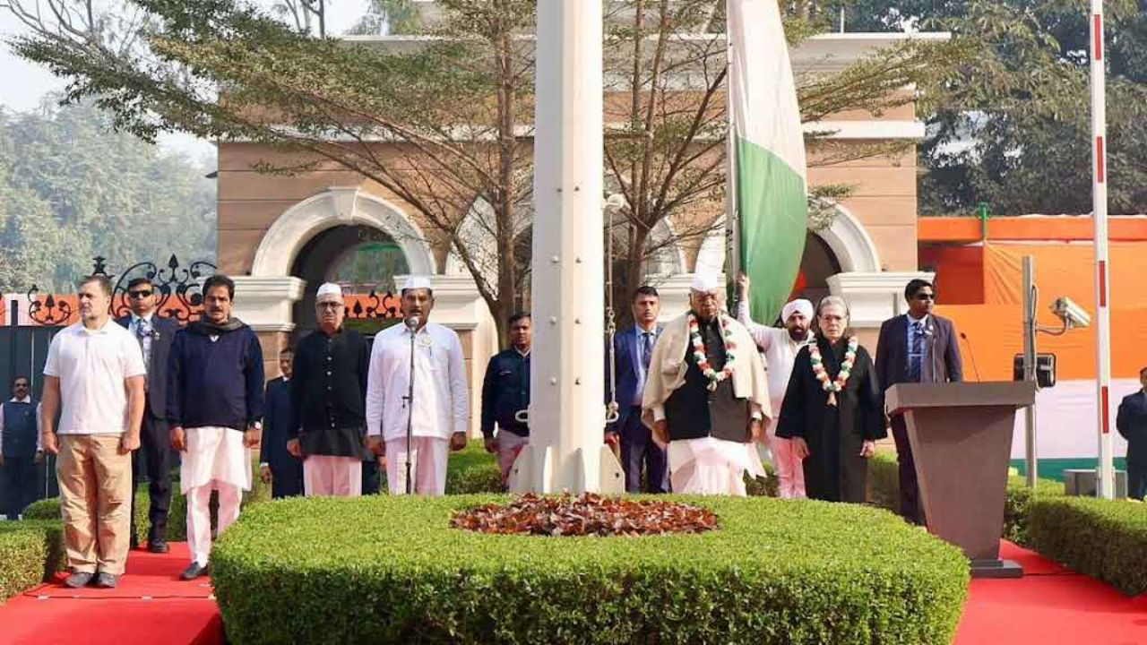 Congress marks 140th Foundation Day with Flag hoisting at Indira Bhavan