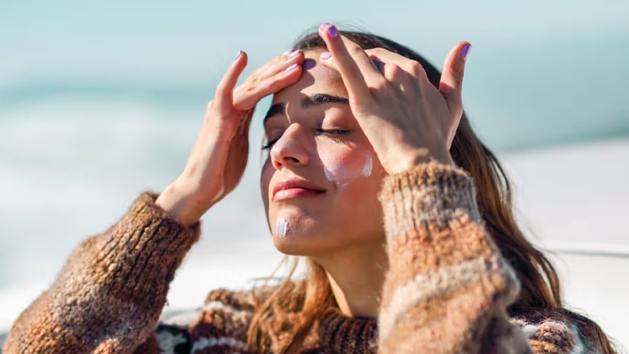 8 Everyday winter habits that harm skin and hair health