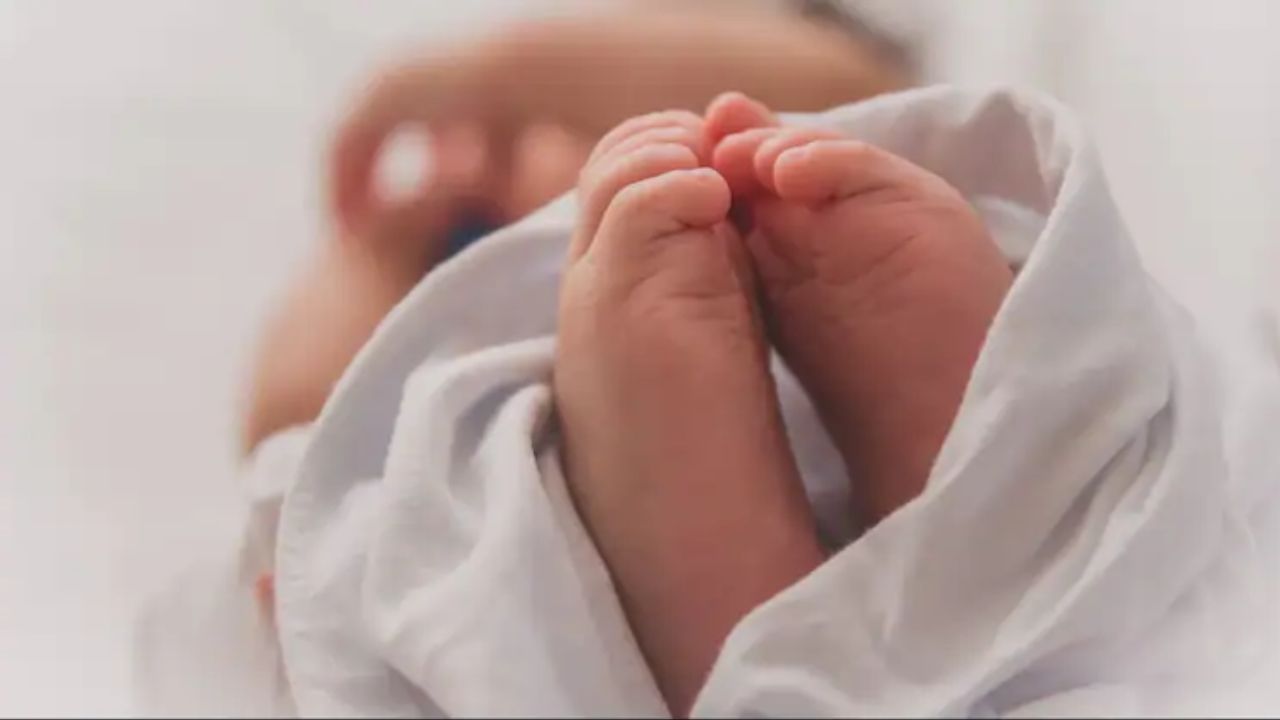 Tragic Loss In UP: Infant dies after accidentally being crushed between sleeping parents