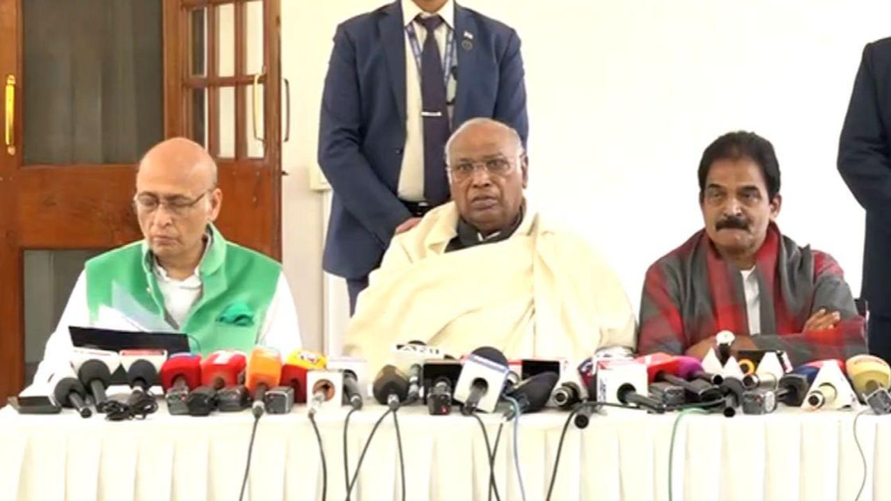 Rahul, Sonia Gandhi cleared of ED charges, Kharge calls out Modi and Shah; Watch video
