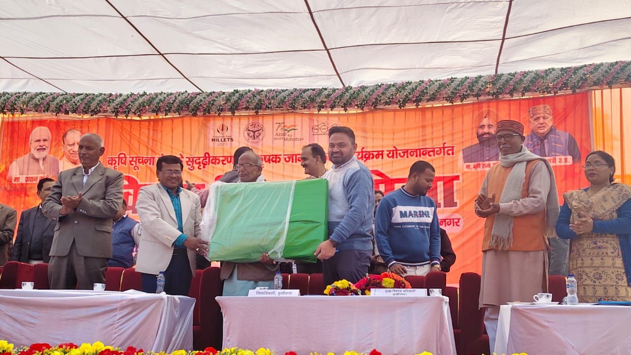 Officials distribute subsidised agricultural equipment to farmers on Farmers’ Day