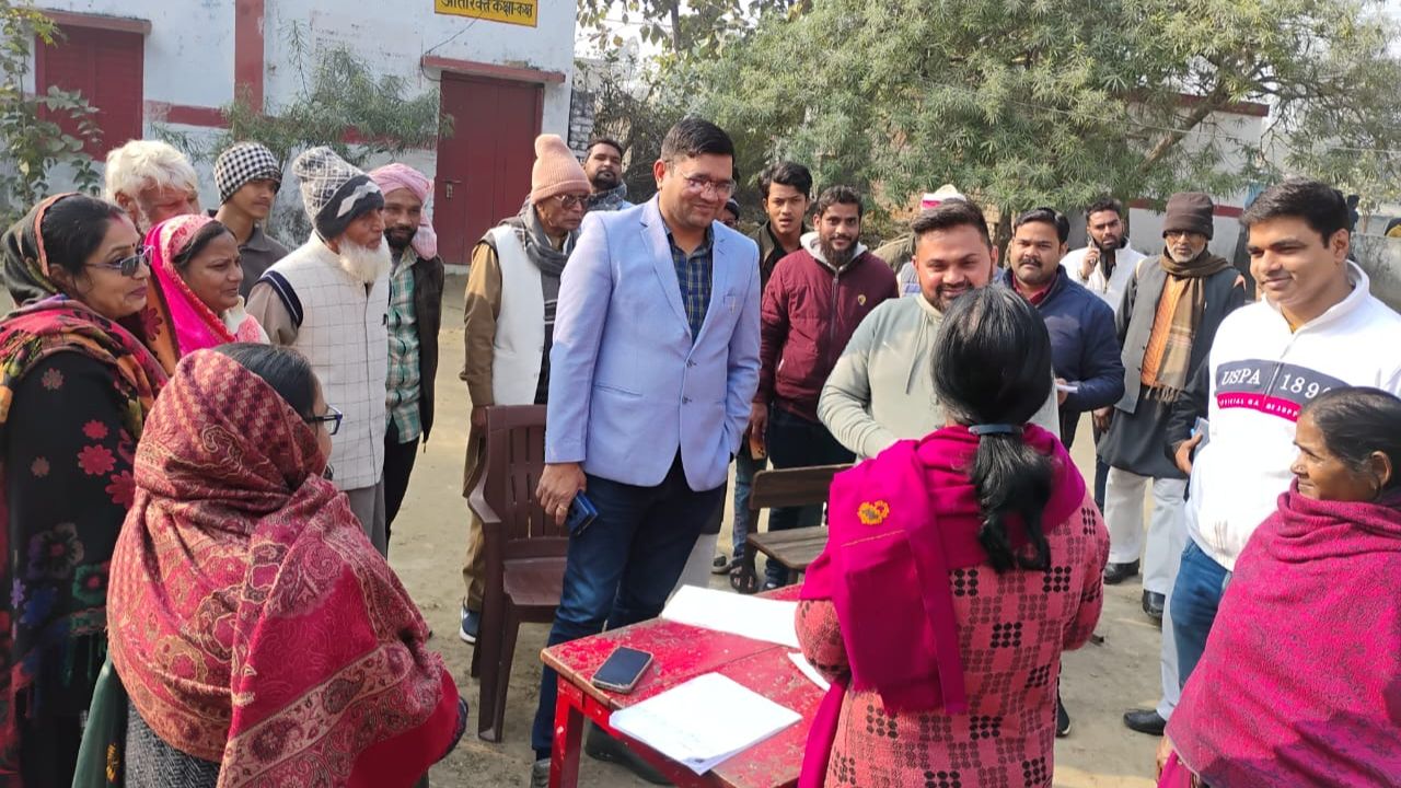 Officials and residents participate in draft voter list